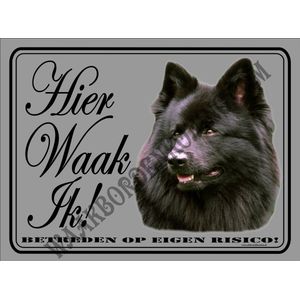 Keeshond zwart 153...15x20cm...ondergr: zilver...opdruk: Hier waak ik!