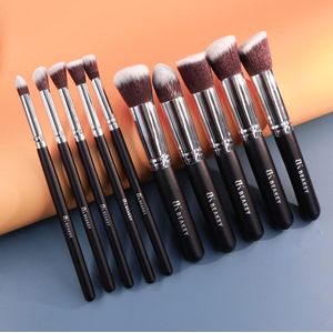 BEAKEY Makeup Brush Set Premium Synthetic Kabuki Foundation Face Powder Blush Eyeshadow Brushes Makeup Brush Kit met Blender Spons (10 + 2 stuks, Zwart/Zilver)