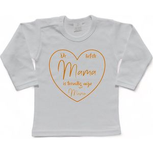 T-shirt Kinderen ""De liefste mama is toevallig mijn mama"" Moederdag | lange mouw | Wit/tan | maat 92