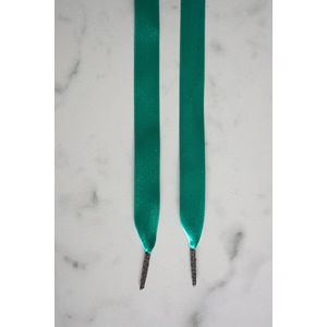 Schoenveters plat satijn luxe - groen breed - 120cm met antracieten stiften veters voor wandelschoenen, werkschoenen en meer
