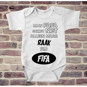Soft Touch Rompertje met tekst - papa schiet niet alleen maar raak bij Fifa | Baby rompertje met leuke tekst | | kraamcadeau | 0 tot 3 maanden | GRATIS verzending
