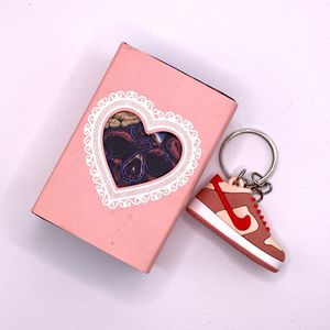 Sneaker Sleutelhanger Inclusief Box - Nike SB Dunk Low StrangeLove Skateboards (Special Box) - Sneakerhead Cadeau