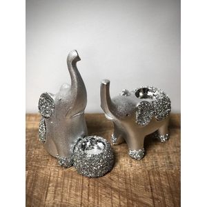 Duo Olifanten theelichthouders 24 cm hoog - porselein - keramisch - interieur - beeld - figuur - voor binnen - interieurdecoratie - decoratiefiguur - modern & klassiek - geschenk - cadeau - gift - verjaardag Valentijn - Kerst - Nieuwjaar