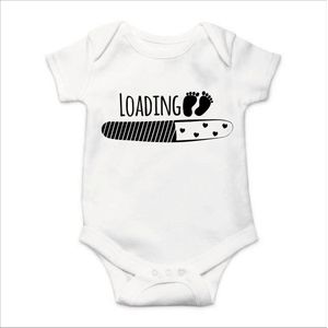 Soft Touch Rompertje met Tekst - Baby loading met balk - Zwangerschaps aankondiging - Coming Soon Rompertje - Wit/Zwart | Baby rompertje met leuke tekst | | kraamcadeau | 0 tot 3 maanden | GRATIS verzending