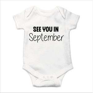 Soft Touch Rompertje met Tekst - See you in September - Zwangerschapsaankondiging - Coming Soon Rompertje - Wit/Zwart | Baby rompertje met leuke tekst | | kraamcadeau | 0 tot 3 maanden | GRATIS verzending