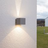 Lucande Zilveren LED buitenwandlamp Jarno, kubusvorm