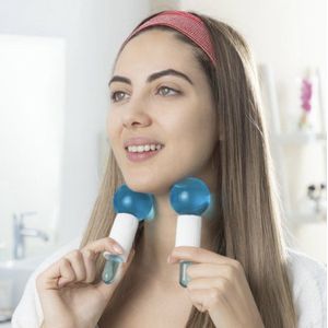 ‏Qiliang Beauty crystal Ball - Ice Roller - Ice Roller Gezicht - Ijs roller - Ice Globes - GezichtsrollerIce roller - Gezichtsmassage - Gehydrateerde huid - Warm / Koud - Egale huid - Dermaroller - Face roller - IJs gezicht - 2 stuks