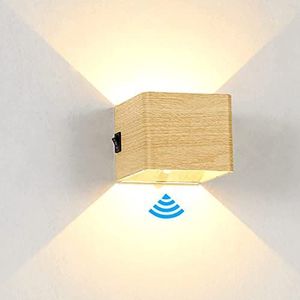 ACMHNC Houtkleur wandlamp voor binnen met bewegingsmelder, USB oplaadbare LED wandlamp werkt op batterijen, met schakelaar, 2000 mAh, 5 W, warmwit, traplamp, magnetische draadloze hallamp