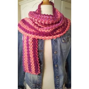 Handgemaakte sjaal in bordeauxrood / roze met glinsterdraad gehaakte luchtige sjaal
