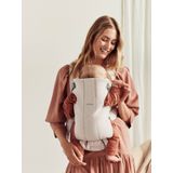 BabyBjörn Draagzak Mini - 3D Jersey - Lichtbeige - Buikdrager – Heupvriendelijk – Gebruiksvriendelijk