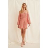NA-KD Off Shoulder Smocked Mini Jurk - Painted Floral Coral - Recycled Polyester