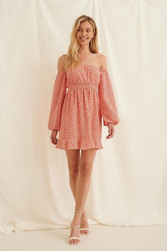 NA-KD Off Shoulder Smocked Mini Jurk - Painted Floral Coral - Recycled Polyester