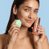 FOREO BEAR™ 2 go Compact Microcurrent Apparaat - Pistachio - 6 Intensiteiten