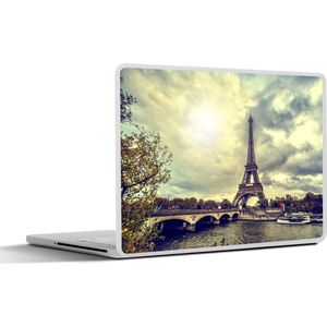 Laptop sticker - 12.3 inch - Uitzicht over het water op de Eiffeltoren en Parijs - 30x22cm - Laptopstickers - Laptop skin - Cover