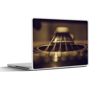 Laptop sticker - 10.1 inch - Close-up van een zes snarige akoestische gitaar - 25x18cm - Laptopstickers - Laptop skin - Cover