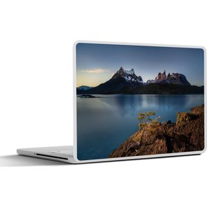 Laptop sticker - 14 inch - Meer - Berg - Patagonië - 32x5x23x5cm - Laptopstickers - Laptop skin - Cover