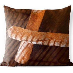 Sierkussen Frikandel voor buiten - Twee bevroren frikandellen liggen bovenop elkaar - 40x40 cm - vierkant weerbestendig tuinkussen / tuinmeubelkussen van polyester