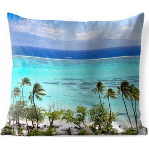 Buitenkussens - Tuin - Palmbomen op de kust van Mo'orea met helder blauw water op de achtergrond - 60x60 cm