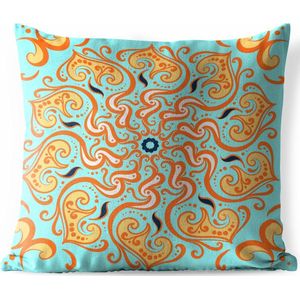 Buitenkussens - Tuin - Vierkant patroon met een oranje mandala op een lichtblauwe achtergrond - 60x60 cm