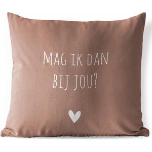 Buitenkussen - Nederlandse Quote: 'Mag ik dan bij jou?' op Indisch-rode achtergrond - 45x45 cm - Weerbestendig