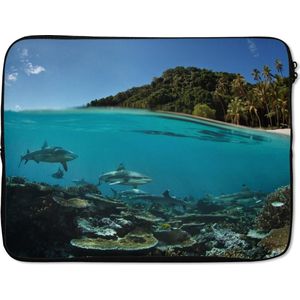 Laptophoes 17 inch - Koraal - Haaien - Zee - Laptop sleeve - Binnenmaat 42,5x30 cm - Zwarte achterkant
