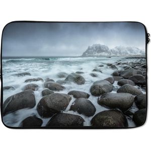 Laptophoes 14 inch 36x26 cm - Strand en zee - Macbook & Laptop sleeve Noorse zee fotoprint - Laptop hoes met foto