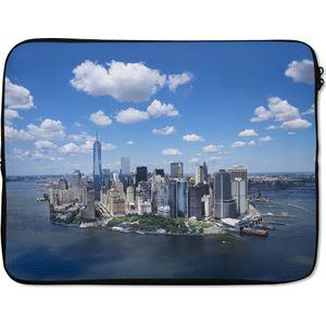Laptophoes 15 inch 38x29 cm - New York - Macbook & Laptop sleeve Luchtfoto van Manhattan skyline bij New York - Laptop hoes met foto
