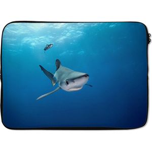 Laptophoes 13 inch - Grote blauwe haai - Laptop sleeve - Binnenmaat 32x22,5 cm - Zwarte achterkant