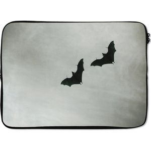 Laptophoes 13 inch 34x24 cm - Vleermuis - Macbook & Laptop sleeve Twee vleermuizen in vlucht - Laptop hoes met foto