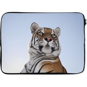 Laptophoes 14 inch 36x26 cm - Tijger - Macbook & Laptop sleeve Stoere tijger blauwe lucht - Laptop hoes met foto