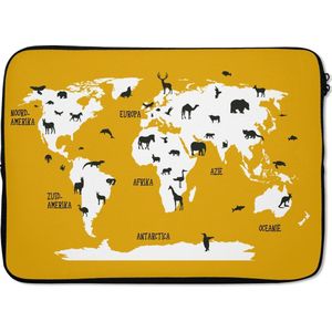 Laptophoes 13 inch 34x24 cm - Trendy wereldkaarten - Macbook & Laptop sleeve Wereldkaart met dieren tegen een knalgele achtergrond - Laptop hoes met foto