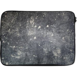 Laptophoes 13 inch 34x24 cm - Muur textuur - Macbook & Laptop sleeve Textuur van een grijze muur met witte stippen - Laptop hoes met foto
