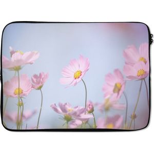 Laptophoes 13 inch 34x24 cm - Bloemen - Macbook & Laptop sleeve Prachtige lichtroze bloemen - Laptop hoes met foto
