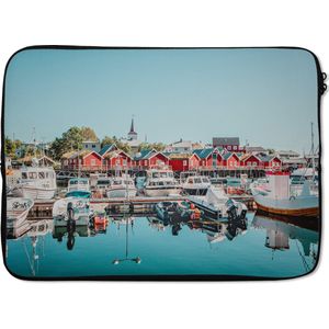 Laptophoes 13 inch 34x24 cm - Noorwegen - Macbook & Laptop sleeve Jachthaven met rode huizen - Laptop hoes met foto