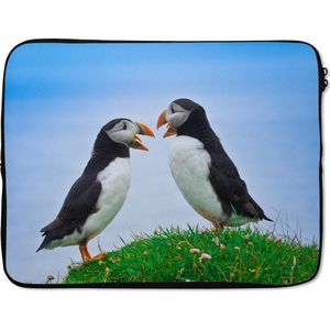 Laptophoes 17 inch - Dieren - Vogels - Papegaaiduikers - Laptop sleeve - Binnenmaat 42,5x30 cm - Zwarte achterkant
