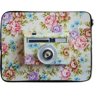 Laptophoes 17 inch - Camera - Camouflage - Bloemen - Laptop sleeve - Binnenmaat 42,5x30 cm - Zwarte achterkant