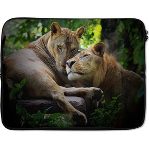Laptophoes 17 inch 41x32 cm - Dierenvriendschappen - Macbook & Laptop sleeve Twee verliefde leeuwen - Laptop hoes met foto