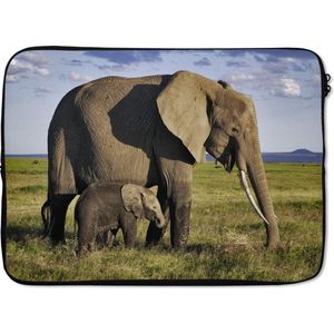 Laptophoes 14 inch 36x26 cm - Olifanten - Macbook & Laptop sleeve Moeder en baby olifant door de savanne - Laptop hoes met foto
