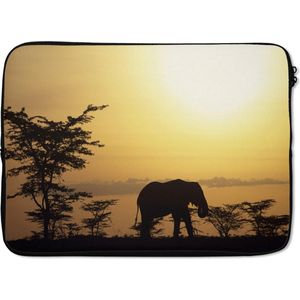 Laptophoes 14 inch 36x26 cm - Savanne - Macbook & Laptop sleeve Silhouet olifant op de savanne - Laptop hoes met foto
