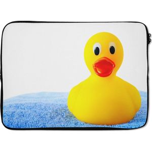 Laptophoes 13 inch - Gele eend op blauwe handdoek - Laptop sleeve - Binnenmaat 32x22,5 cm - Zwarte achterkant