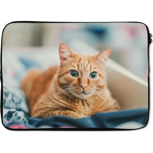 Laptophoes 13 inch 34x24 cm - Katten  - Macbook & Laptop sleeve Oranje kat op kleding - Laptop hoes met foto