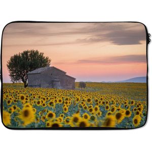Laptophoes 13 inch 34x24 cm - Frankrijk - Macbook & Laptop sleeve Zonnebloemenveld in Frankrijk bij zonsopkomst - Laptop hoes met foto