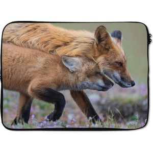 Laptophoes 13 inch - Rode vos met jong - Laptop sleeve - Binnenmaat 32x22,5 cm - Zwarte achterkant