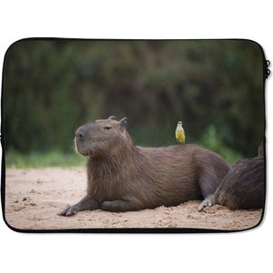 Laptophoes 13 inch - Een Capibara met een klein vogeltje op zich - Laptop sleeve - Binnenmaat 32x22,5 cm - Zwarte achterkant