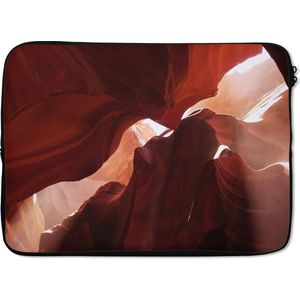 Laptophoes 13 inch 34x24 cm - Verborgen Schoonheid - Macbook & Laptop sleeve Rode grot - Laptop hoes met foto