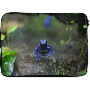 Laptophoes 13 inch - Blauwe kikker in de jungle - Laptop sleeve - Binnenmaat 32x22,5 cm - Zwarte achterkant