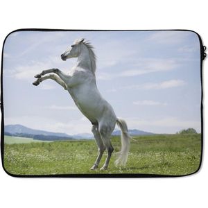 Laptophoes 13 inch 34x24 cm - Paarden - Macbook & Laptop sleeve Wit paard steigert - Laptop hoes met foto