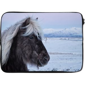 Laptophoes 14 inch 36x26 cm - Paarden  - Macbook & Laptop sleeve IJslander paard bij een paarse zonsondergang - Laptop hoes met foto