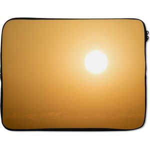 Laptophoes 15.6 inch - Oranje gloed rond de zon in Spanje - Laptop sleeve - Binnenmaat 39,5x29,5 cm - Zwarte achterkant