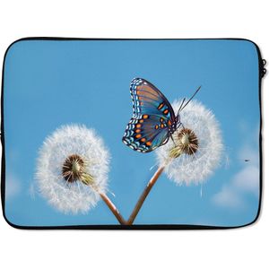 Laptophoes 13 inch 34x24 cm - Vlinders  - Macbook & Laptop sleeve Close-up blauwe vlinder op een paardenbloem - Laptop hoes met foto